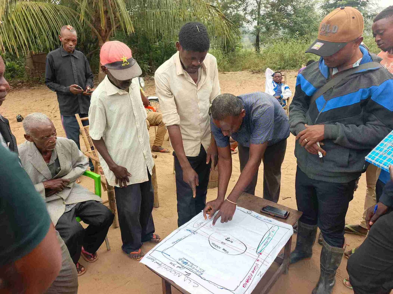 Le projet PIFORES, mis en œuvre à Mweka par le consortium FOKAL/CBMT/NKATA, franchit une nouvelle étape importante avec l’élaboration du PSAT au village Nkoshi.