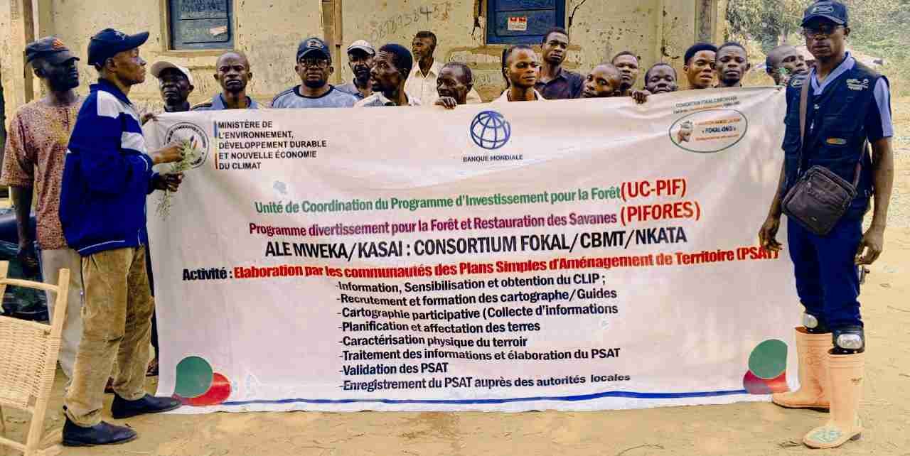 ‎Le consortium FOKAL/CBMT/NKATA accompagne la communauté de Muanga Makolo à l’élaboration de son PSAT par la cartographie participative dans le cadre du projet PIFORES