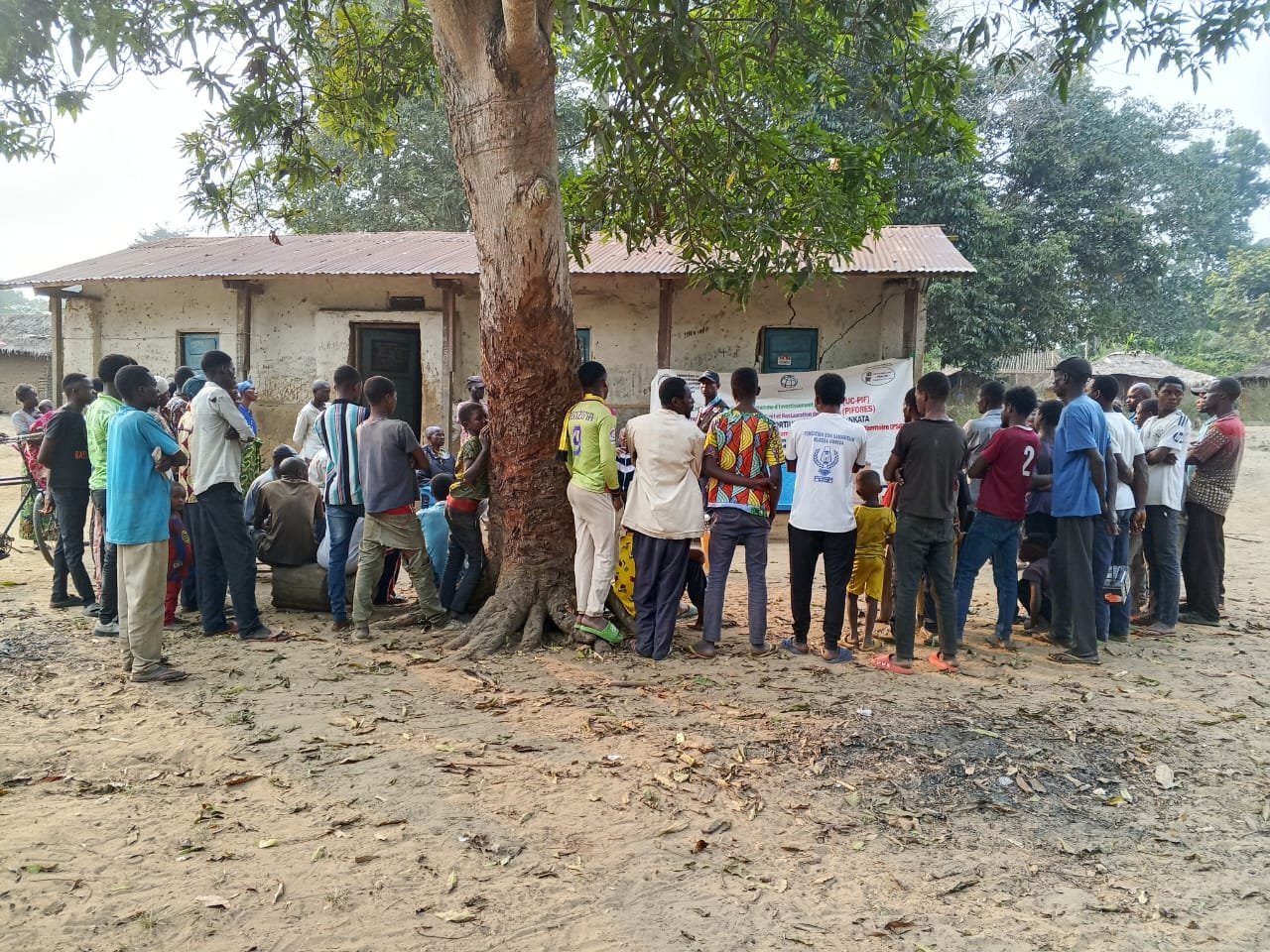 ‎Le consortium FOKAL/CBMT/NKATA accompagne la communauté de Muanga Makolo à l’élaboration de son PSAT par la cartographie participative dans le cadre du projet PIFORES