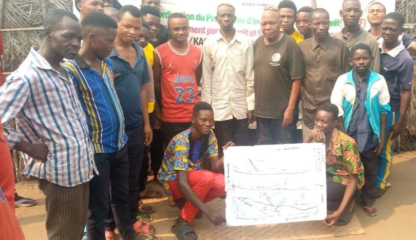 Village Bakatombi : la communauté participe à la cartographie de son terroir dans le cadre du PIFORES